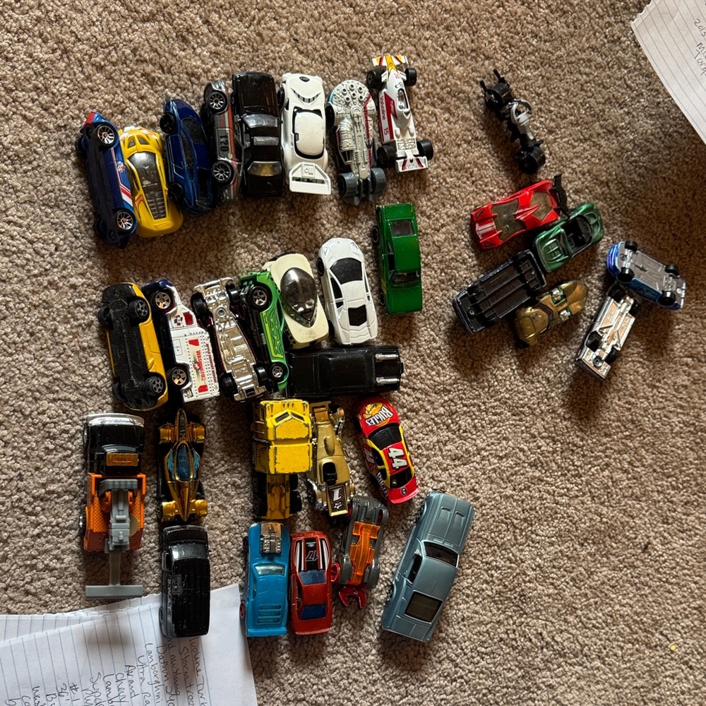 Hot wheels lot of 25+ cars trucks Star Wars lot 3